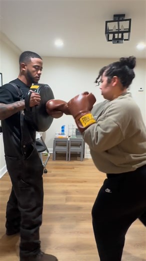 JOEY on Instagram: "When pressure shows up, most people punch harder instead of moving smarter. That’s how hands get stuck and counters land. Stepping while punching keeps you safe, balanced, and in control offense and defense working together. Still a process, but progress lives in the details."