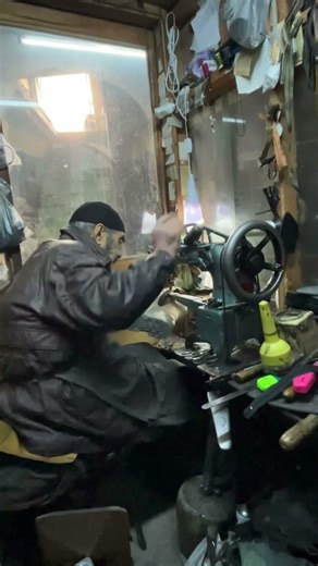 40 senedir aynı yerinde 75 yaşındaki amca 40 yıllık dikiş makinesi 😳