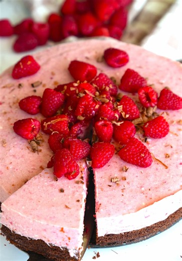 Raspberry Mousse Cake 🤤 Find the full recipe on my website, link in bio! 🤎 #viralrecipe #bakingrecipe #recipe #raspberry #cakerecipe