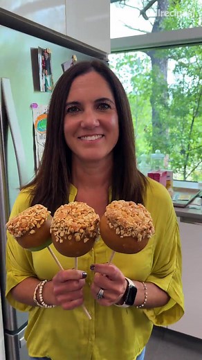 How to Make Caramel Apple Cheesecake Dip