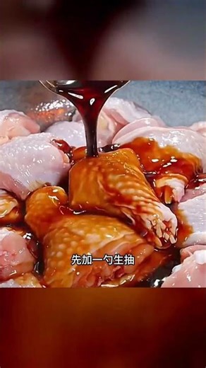 A chef teaches you how to braise chicken with scallion oil without adding water, resulting in ten...