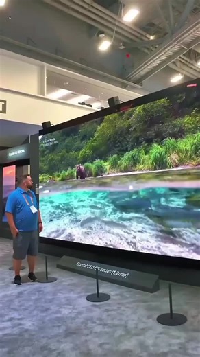 LED дисплей — это современная технология, которая позволяет показывать яркое, красочное изображение даже при ярком солнечном свете. Такие экраны используют для рекламы, концертов, выставок и мероприятий, а ещё их ставят в магазинах, кафе и на улицах для привлечения внимания. LED панели состоят из множества маленьких светодиодов, которые вместе создают картинку или видео с высокой четкостью. Они могут быть разных размеров — от маленьких модулей до огромных уличных экранов.@ahl Industrial LED Scre