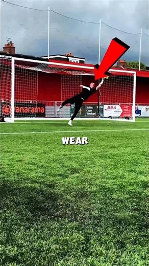 why do goalkeepers wear diffrent color jersey? #football