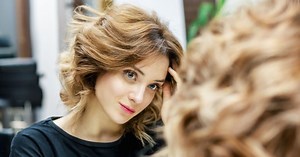 Comment boucler ses cheveux courts ?