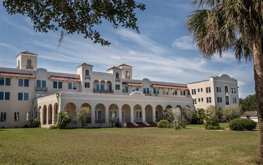 Split Sanford board backs Christian nonprofit’s plans for century-old Mayfair Hotel