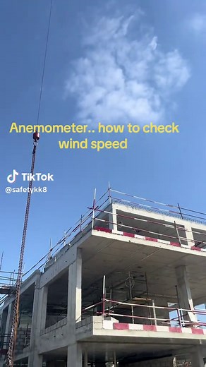 How to Check Wind Speed Using an Anemometer