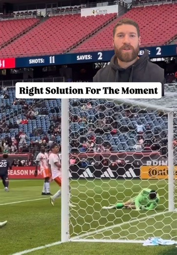 A simple way we define it: The foot that takes the final touch becomes the reference. From that moment, you count how many times that same foot hits the ground before the strike. Here, the left foot takes the touch and hits the ground twice before the shot. That’s a 2-step finish. — Why does this matter? Because most players are just finishing without knowing what they’re actually doing between touches. When you start to understand the steps, you can train them intentionally. Different situation