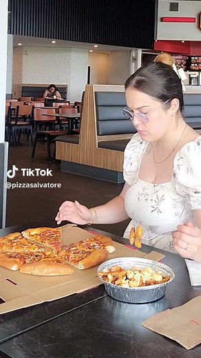 Priorities 🍕😅#PizzaSalvatoré #Pizza #Miam #Food #foodie #Ilovepizza #drole