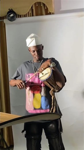 How to play a talking drum