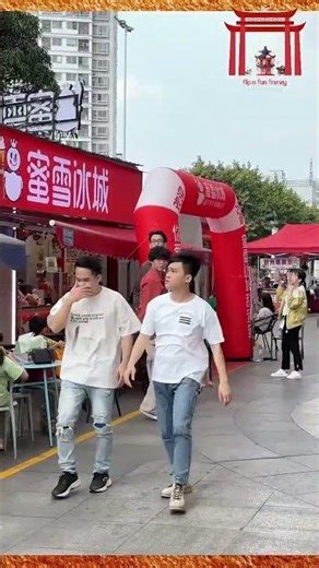 Epic Falling Object Prank: Hilarious Reactions!