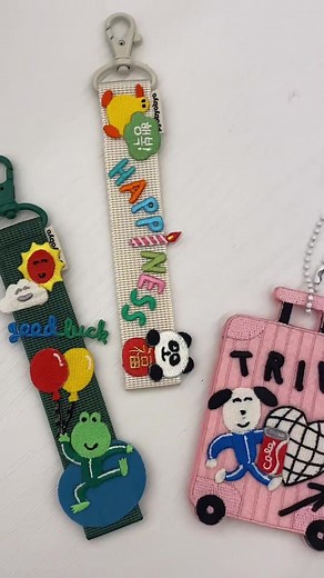 新商品カラーキーホルダーとキャリーケース