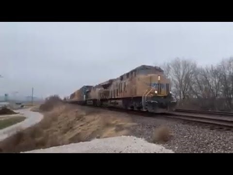 59MPH northbound stack train at Fountain #trains #unionpacific