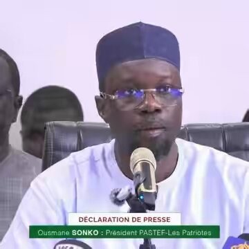 📍#Sénégal | Entre réalités politiques et exercice du pouvoir 🤷🏿‍♂️⏳Lors de sa conférence de presse de ce jour, Ousmane Sonko (@SonkoOfficiel) a laissé transparaître l’existence de divergences profondes au sommet de l’État. À l’écouter, certains semblent convaincre le Président @Bassirou Diomaye Faye (@PR_Diomaye) que, parce qu’il est le Président de la République, il dispose à lui seul de tous les leviers du pouvoir. Or, dans toute démocratie, l’exercice du pouvoir repose aussi sur des équili