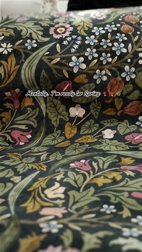 Spring Energy for Every Season-Calloway Green Multicolor rug#springdecor #lightdecor #botanicalpatterns #brightinteriors #homelove #greenrugs@LAHOME DECOR