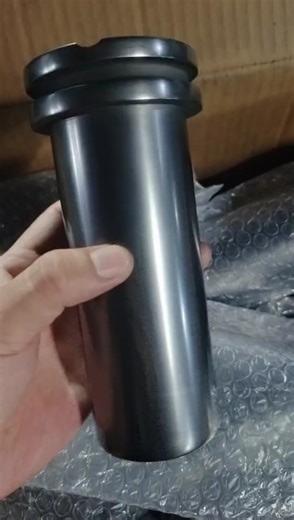 Graphite crucible is made of natural flake graphite as the main raw material and plastic refractory clay or carbon as the binder. It has the characteristics of high temperature resistance, strong thermal conductivity, good corrosion resistance and long service life. In the process of high temperature use, the coefficient of thermal expansion is small, and it has a certain strain resistance to acute cooling and acute heating. It has strong corrosion resistance to acidic and alkaline solutions, ha