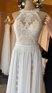 ¿Celebras una boda íntima? Si estás en busca de un vestido sencillo pero no quieres renunciar al estilo y a la elegancia, ¡pide cita! Nuestras asesoras te ayudarán a encontrar el diseño ideal para ti: https://bit.ly/3ePbnoM | Pronovias