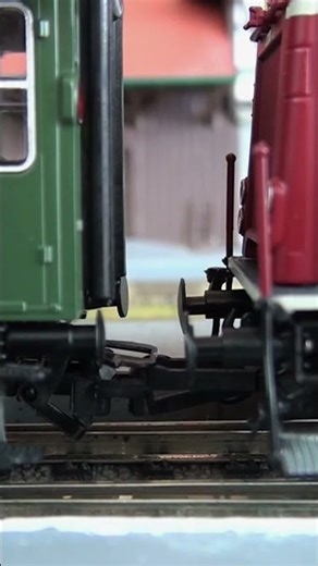 uncoupling train in station #trainspotting #train #modeltrains #db