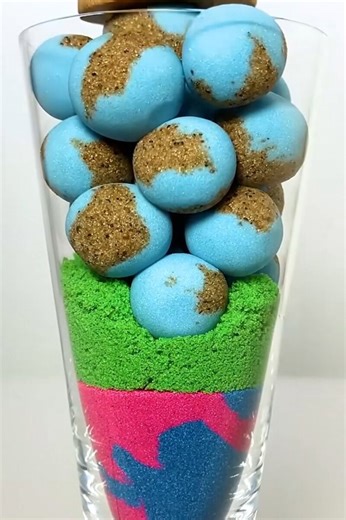 Stacked sand spheres in clear glass