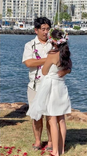 A Heartwarming Moment of the Wedding Ceremony | Hawaii
