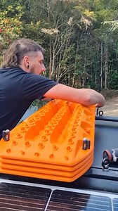 Easy as that! @kiwi4wd mounting the MAXTRAX MKIIs to the roof of the rig with our Universal Flat Rack Mounting Kit 🔧 #maxtrax #4x4 #4WD #offroading #overlanding | MAXTRAX