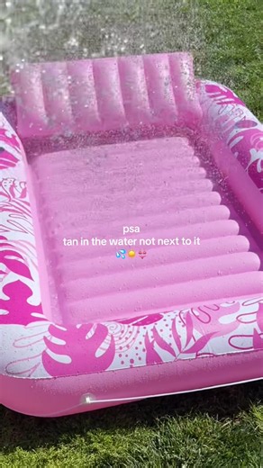 Tanning Pool Tips: How to Tan Safely in the Water