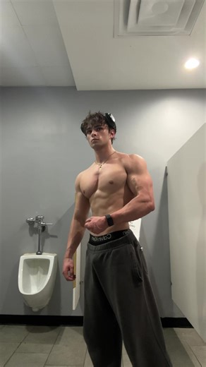 flex up #gym #gymtok #gymmotivation #lm | gym motivation