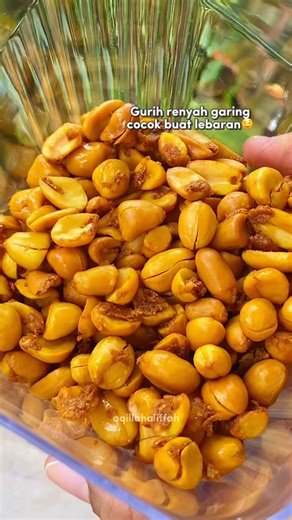 R Aqillah Aliffah on Instagram: "ada aja ide jualan nya lagi🤏🏻😌 Aku recook resep Chef Rudy @resepsatset_rudy nih enaak bangeet😍 Bahan : 500 gr kacang tanpa kulit 2 sachet desaku bumbu marinasi 2 sdt desaku bawang putih bubuk 1 sdt ladaku 250 ml air Rebus sampai air hampir sat, lalu diamkan sampai benar benar dingin lalu 2 sdm maizena aduk rata, goreng sampai coklat muda lalu angkat #kacang #kacanggoreng #tips #resep #masakan #ramadhan #lebaran #takjil #kacangbawang #kacangbawang_satset"