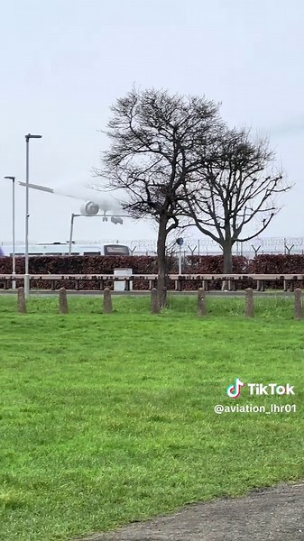 Condensation & Heavy Fog: Boeing 777 Landing