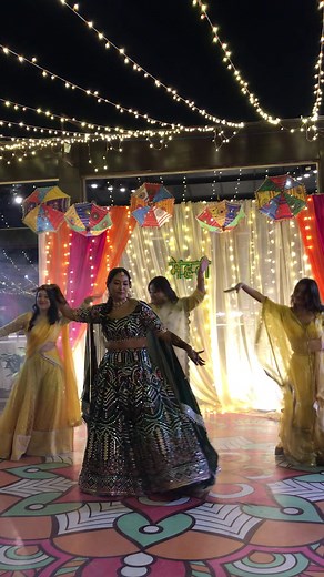 Mesmerizing Mehendi Dance Performance at Mehendi Ceremony