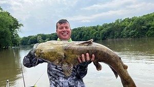 Big surprise of a flathead catfish while fishing for smallmouth bass on the Kankakee River