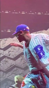 [ENERGY] Chris Brown "I Can Transform Ya" Dance Break is ELITE 🔥🤖