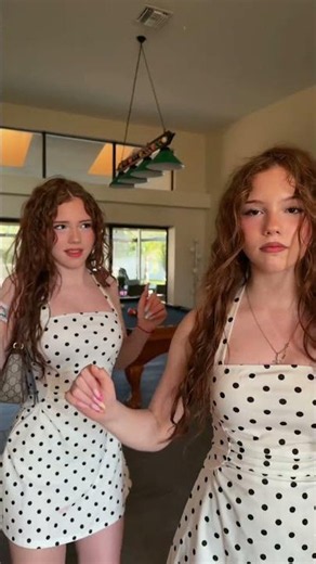 👀 #twins #dance #fun #shortvideo #trend #beautiful #miami #viralshort #fypシ