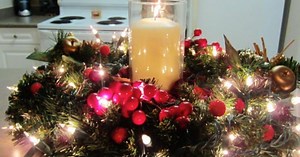 This Is Such A Genius And Magical Christmas Centerpiece Idea For Your Home!