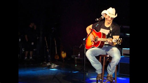 50 Best Country Songs About Pictures and Memories