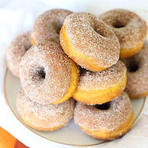Easy Baked Pumpkin Spice Donuts