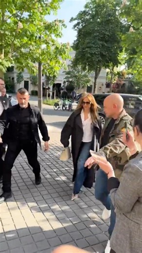 Jennifer lopez jlo just #arrived in hotel in paris for #rehearsal live show🥰😍 #jenniferlopez #jlo