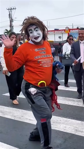 Apekksha Wagh on Instagram: "Street Mime artist Mimo 🎭🤣🤣🤣 #mimo #mime #artists #fun #viral"