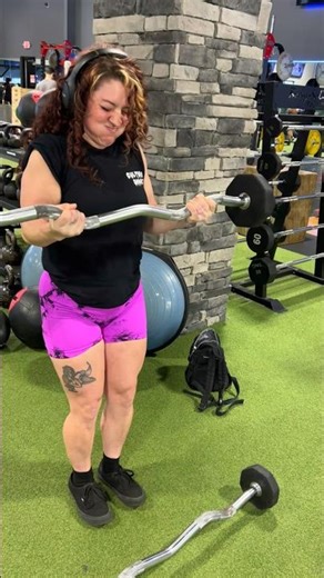 Bicep Curl with Easy Curl bar VS straight bar