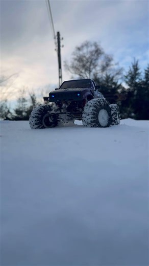 EXTREME SCX24 on the snow #rcoffoad #axial #scx24 #offroad #snow #toys