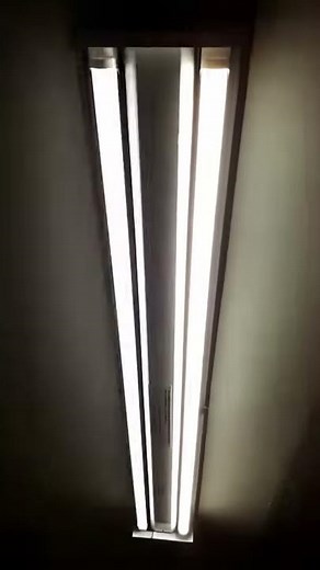 T8 LED tube light flashing problem