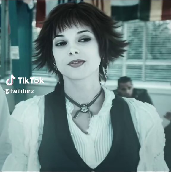 Alice Cullen Edits: Creative After Effects Techniques