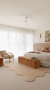 Scalloped edges and machine washable fibres. @sage.and.cove styles this stunning master suite with our Mirta rug. Adding softness, warmth and a unique feel to the space. Available now on our AU NZ HK online stores. | Miss Amara