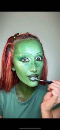 Challenging Green Makeup Tutorial