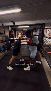 Don’t sink into your heels. @counterbackstudio Feet need to be ready to attack, ready to move. Looking to level up your boxing? Check out the link in my bio 📈 | Coach Sam Boxing