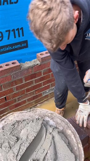 Buttering for the last brick #bricklaying #brickwork #bricky #melbourne #fyp #tradie | NT