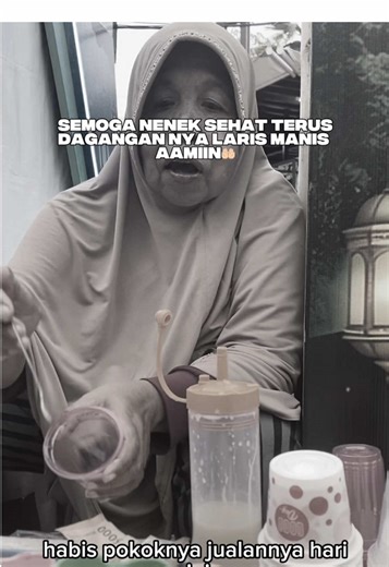 Nenek Dagang Laris: Donasi dan Doa di Kalimantan