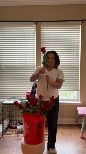 Let’s build a 25 ct bouquet 😍 #25redroses #raleighnc #theflowerlady #wakeforestflorist #rosebouquets #durhamflorist | Pretty Buds