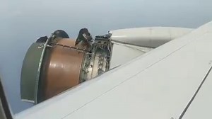 77K views · 1K reactions | TAKEN on 13.02 on-board a #Boeing 777-200 United (N773UA), flight #UA1175 SFO - HNL. The airplane landed safely in Honolulu. VIDEO shot by Erik Haddad https://twitter.com/erikhaddad Photos: https://twitter.com/mfalaschi/status/963545726654361600 | Aeronews | Facebook