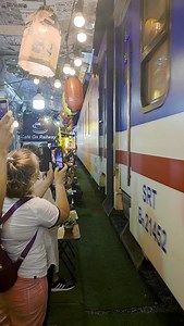Train street: Trenul din Hanoi care trece fix pe langa mese #hanoi | Pasaport de Calator