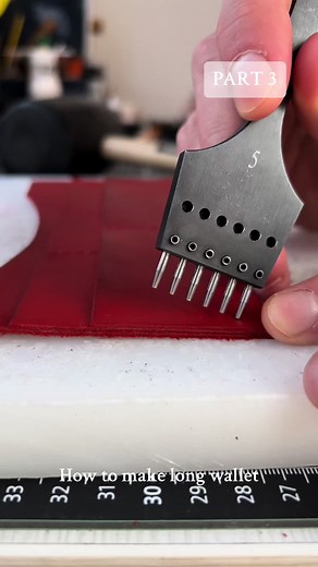 #leathercraft #handcrafted #handcraftedleather #leather #howto #howtomake #wallet #asmr #asmrhandmade #asmrleathersounds #asmrleathercraft #longwallet #punching #leatherworking